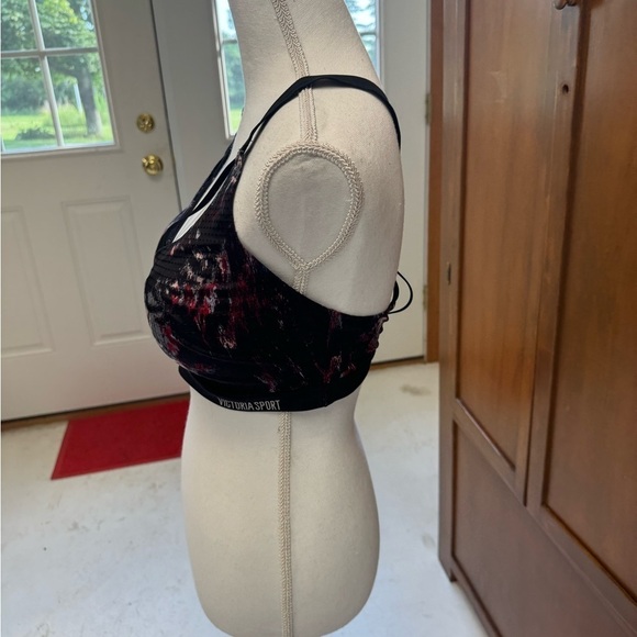 VICTORIA SPORT by Victoria’s Secret sports bra 34DD adjustable straps - Picture 5 of 7
